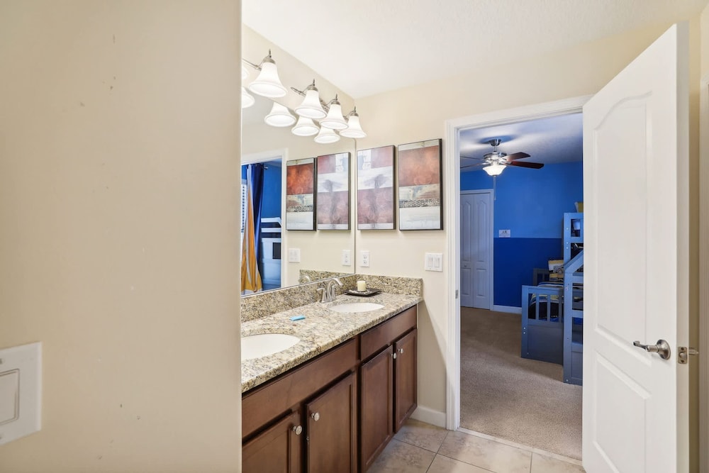 Modern 8BR Home With Private Pool and hot tub
