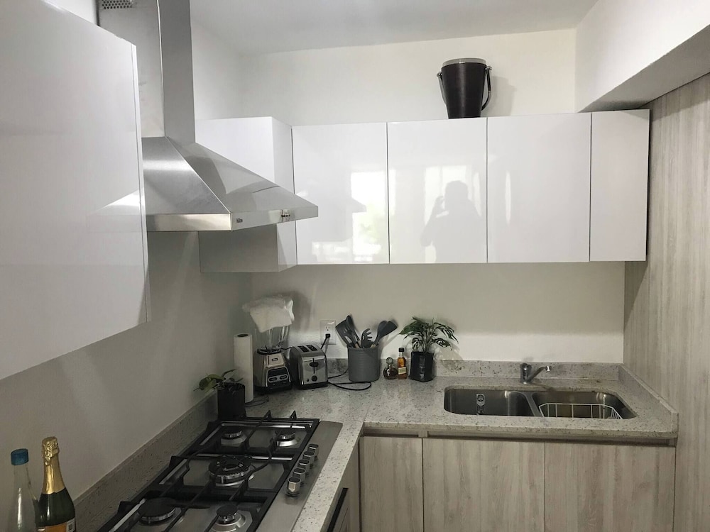 Beautiful Apartment With Pool, gym and Beach Just 80 Meters Walk, Fully Equipped