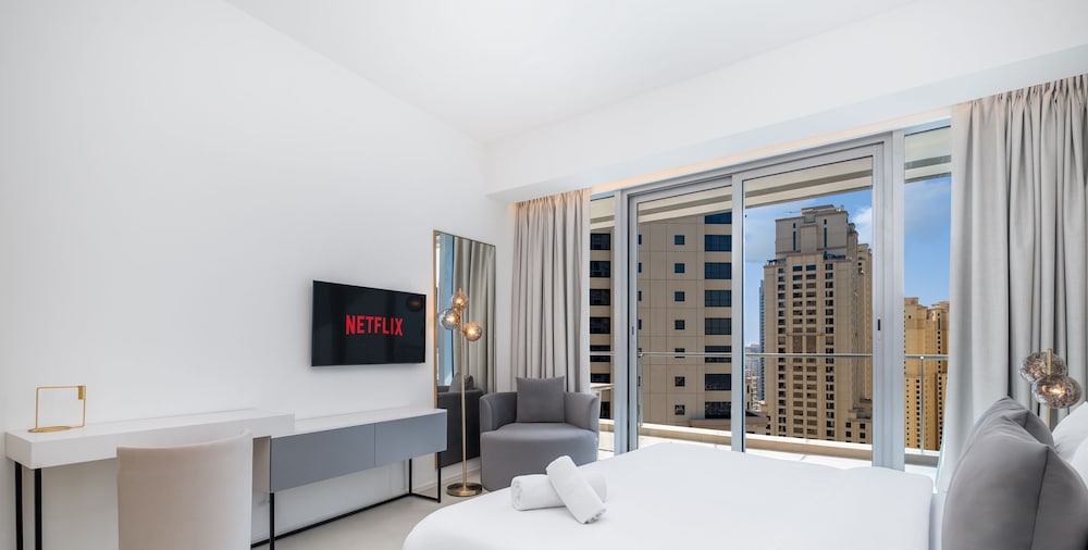 LUX The Premium Marina Sea View Suite