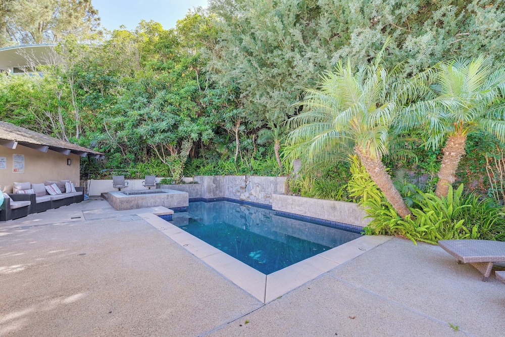 Pool & Coastline Views: Luxe La Jolla Home
