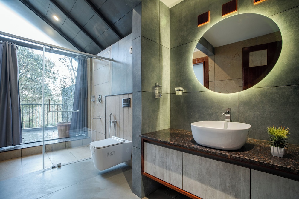 Crystal Kuruva Nature Resort & Spa