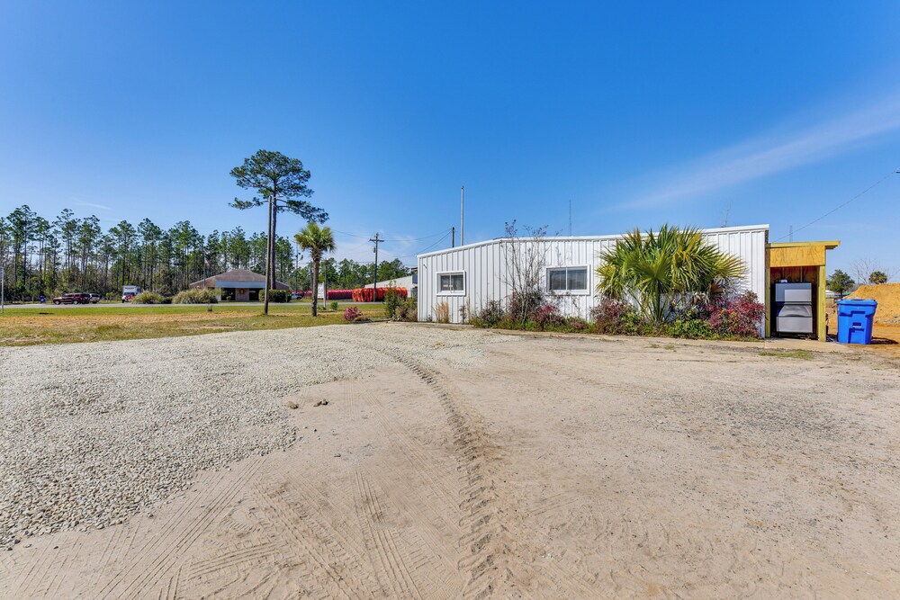 Walk to Lake: Fishing Retreat in Wewahitchka