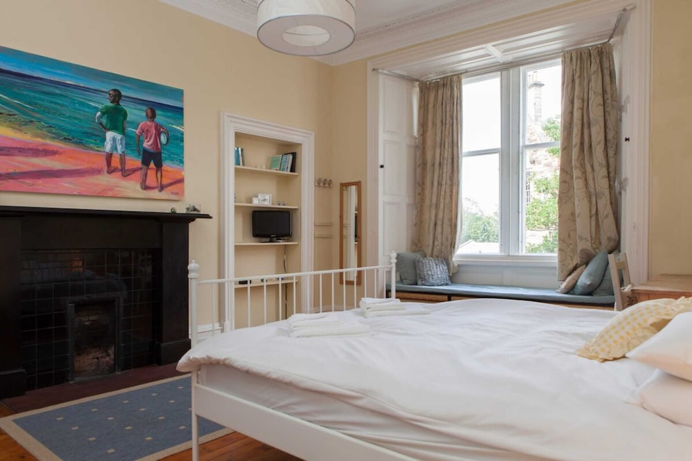 Amazing 4 Bedroom Apartment Just Off The Meadows