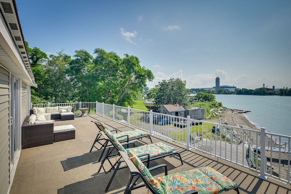 Weymouth Waterfront Getaway w/ Swim Spa & Hot Tub