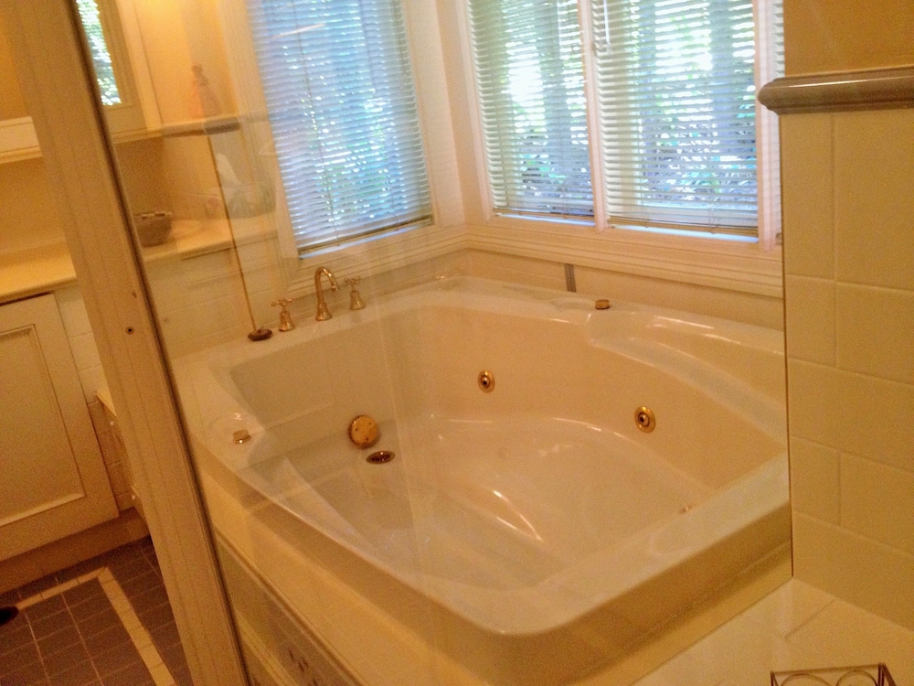Bethany Manor Bed & Breakfast