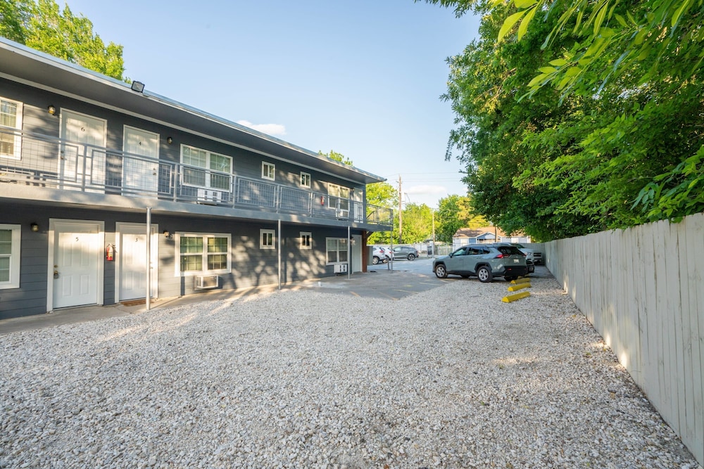 Spacious Apt I Parking I Near Dtown I NRG view 5