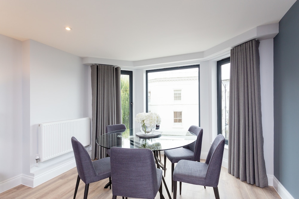 The Carlyle - Elegant Serviced Apartments