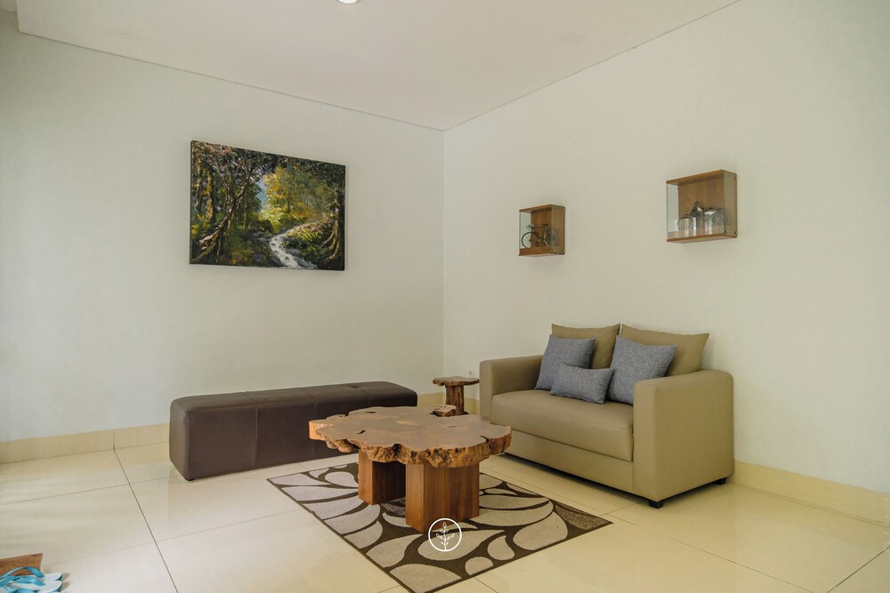 Mentari Hill View 8 BR heated pool and movie room