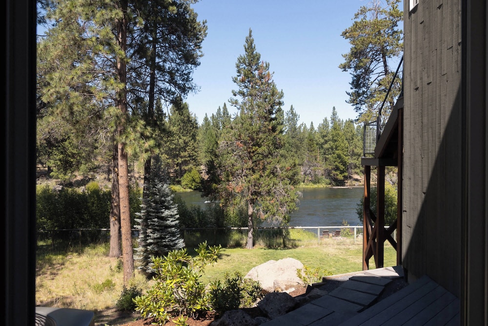 Amazing Riverfront on the Water- Big Sky Bend