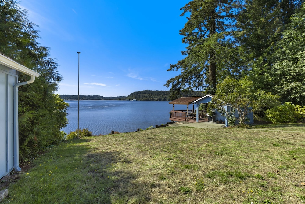 Captain s Retreat in Shelton