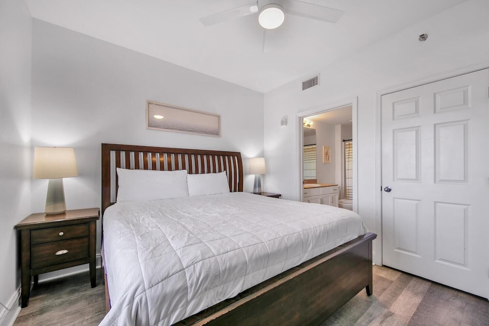 Laketown Wharf 1116