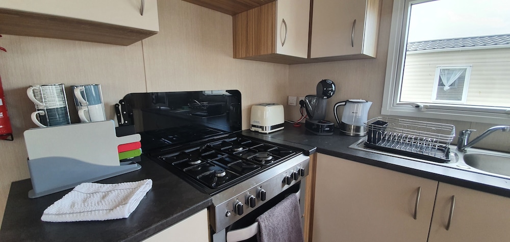 St Osyth- Sleeps8-freeparking-wifi-holidaypark view 5