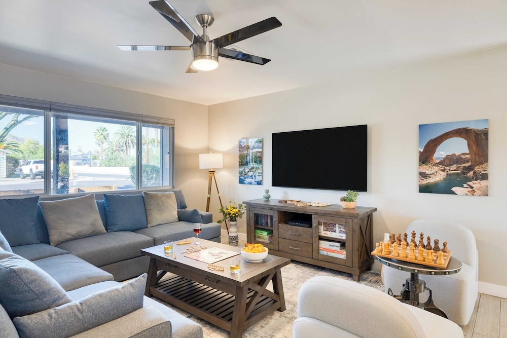 Near Camelback Mtn, Old Town, Trails, Golf + Spas w/ Pool, Hot Tub Camelback Casa by Avantstay