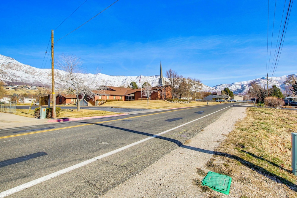 Ski, Hike & Relax: Ogden Apt w/ Patio!