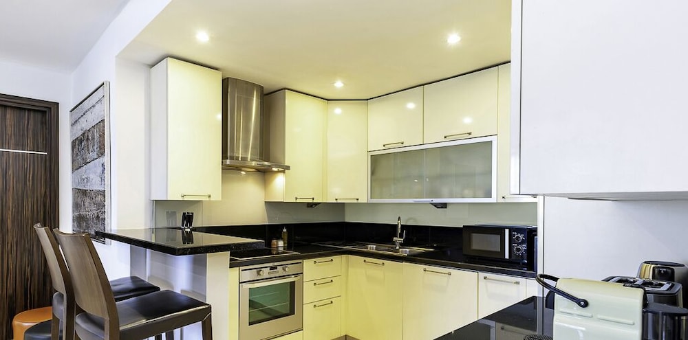 LUX The Bonnington JLT Suite 2
