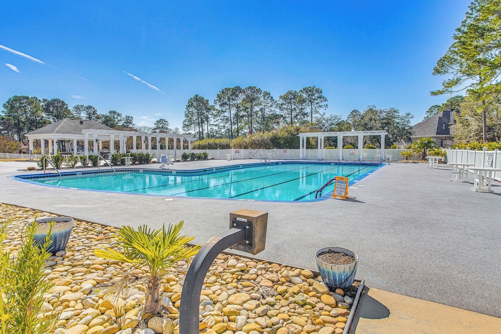 Dog-friendly Condo w/ Resort Perks in Calabash!