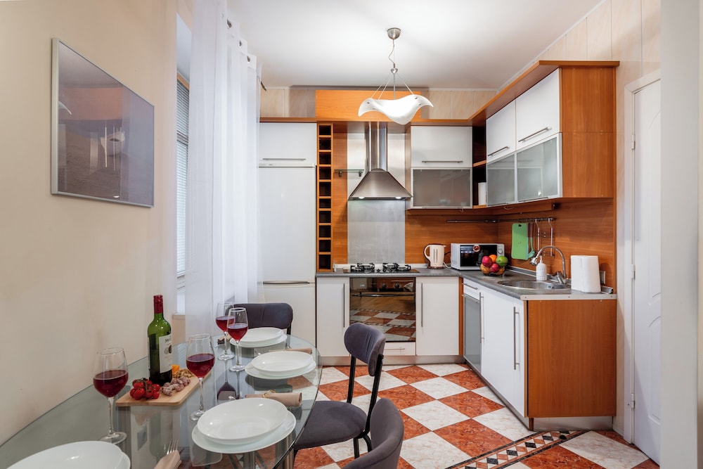 Spacious apartments near Pobedy Square