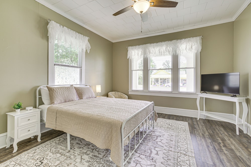 Walk to Restaurants & Shops: Dtwn Franklin Retreat