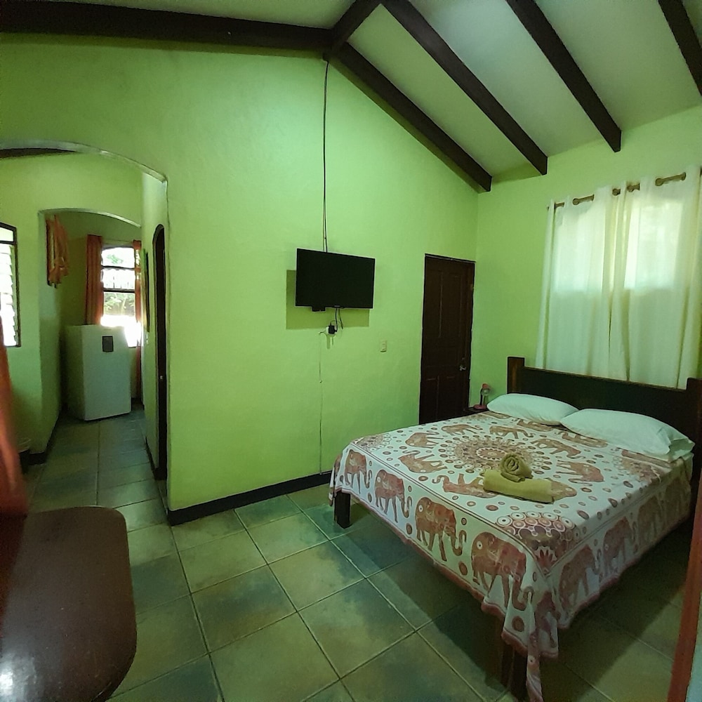 Hotel Cabinas La Playa