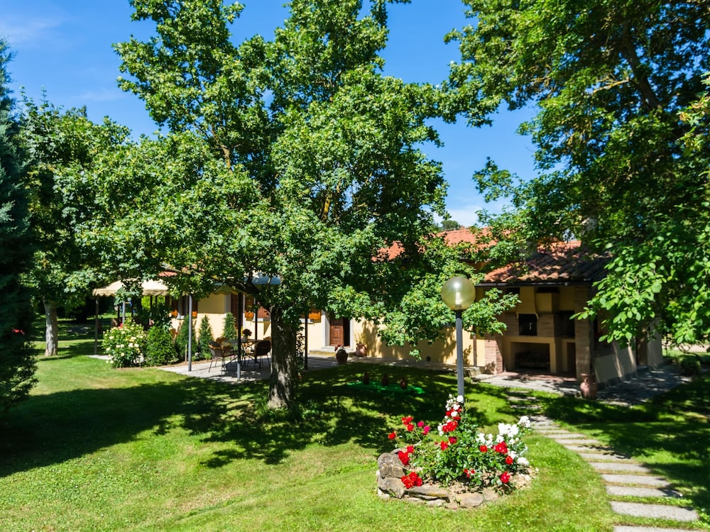 Farmhouse in Tuscany With Panoramic Pool