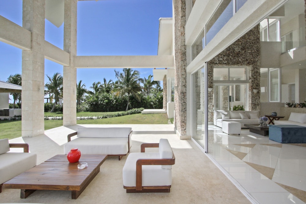 Stunning 6BR Villa With Ocean View in Cap Cana