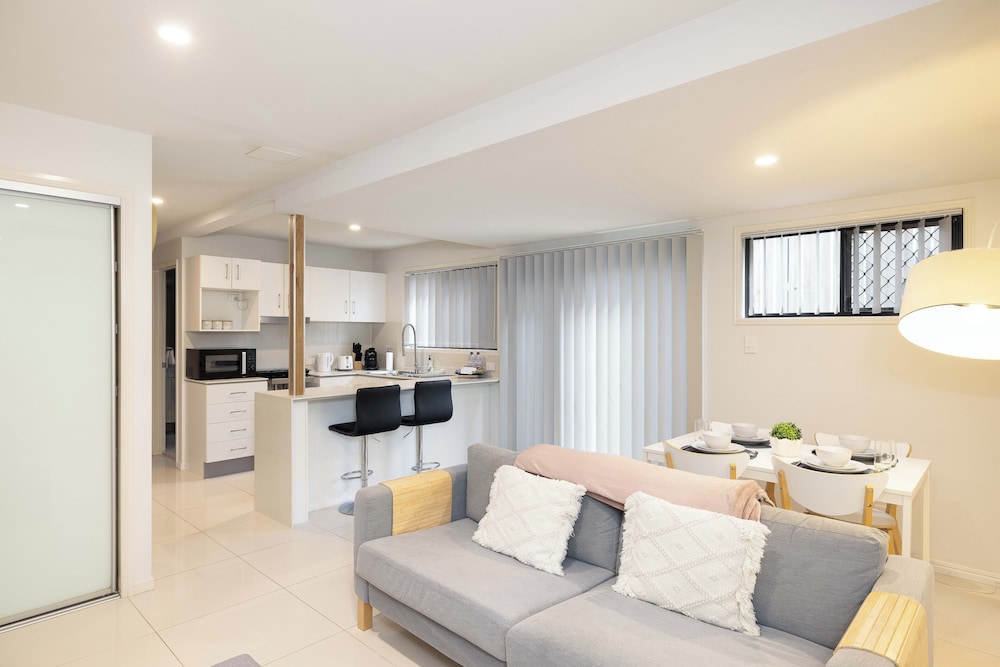 Smart Suites Self Check-in Apartments - 144 Dixon
