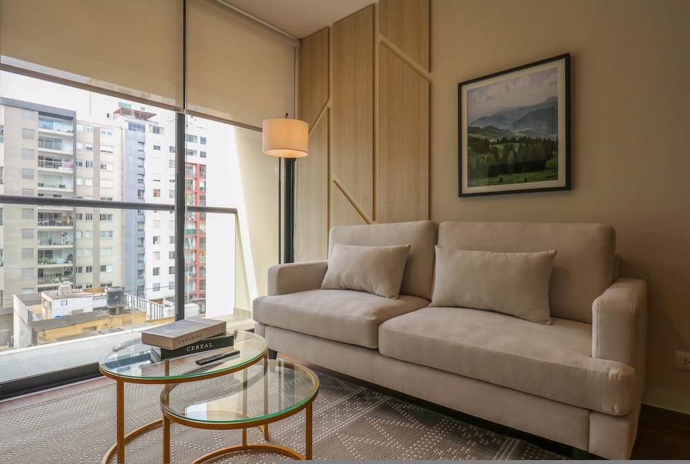w Radiant 2BR w Great Balcony Near Kennedy Park