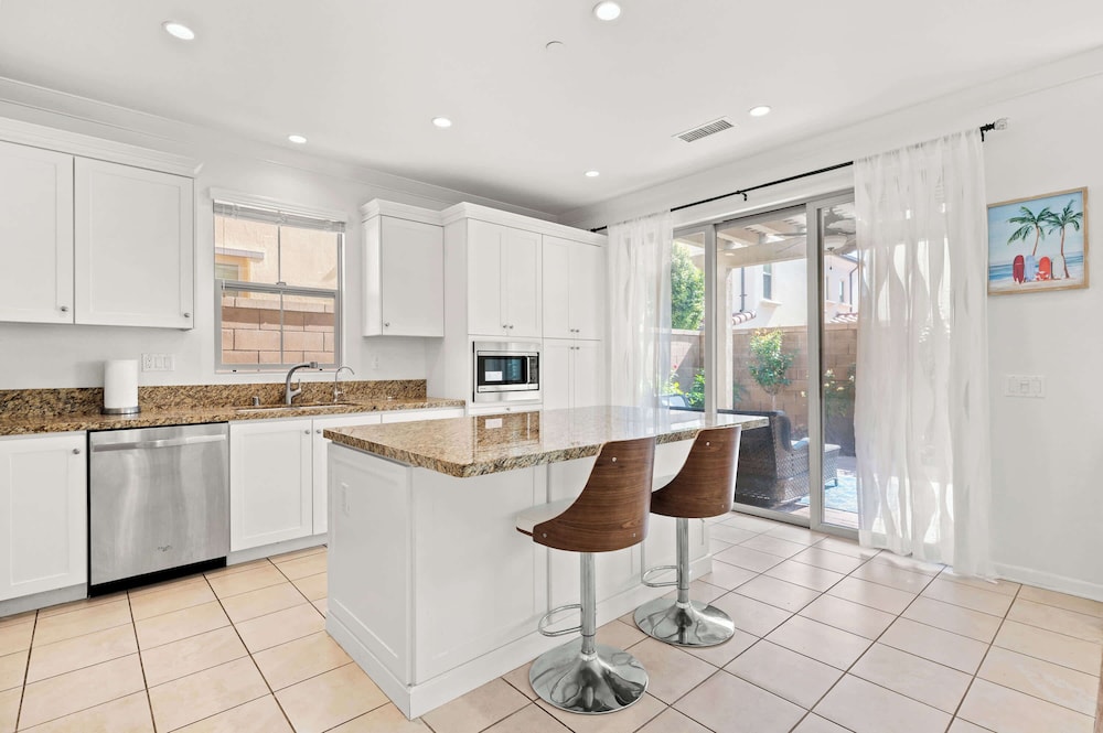 Stylish 3BR Irvine Oasis Family Friendly w Garage