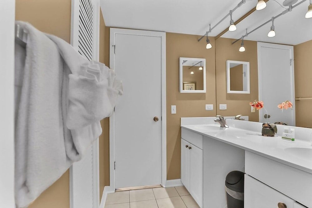 Ocean Creek North Tower F11 2 Bedroom Condo