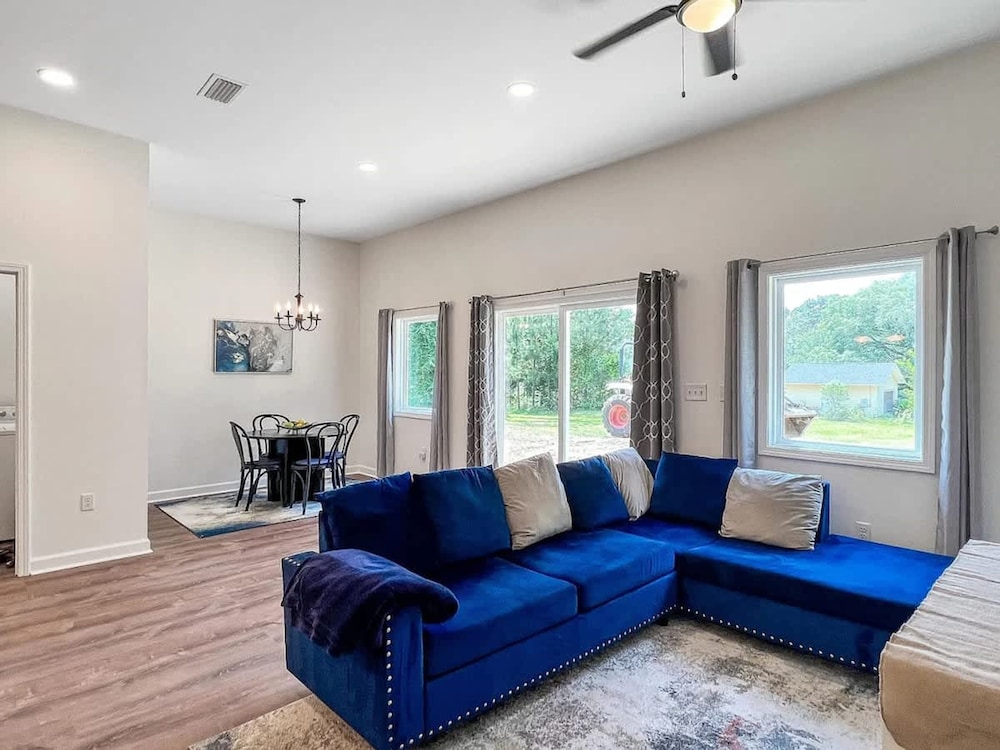 Southern Charm Estate Min From Shopping Beaches