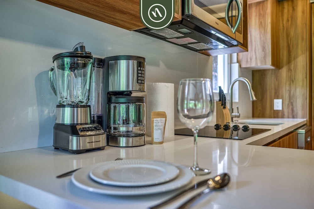 Luxury 2 BR Condo in the Jungle - Oceanview Pool