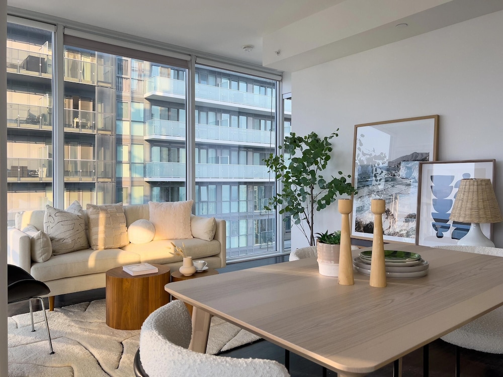 The Harbour Suites & Towers Financial District
