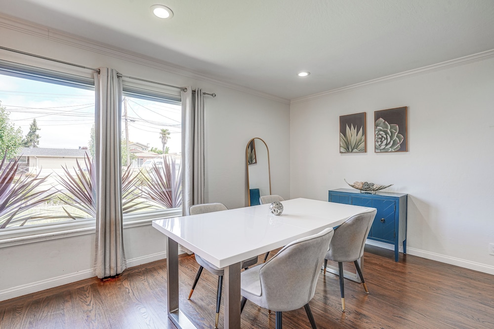 Private Zen Garden + Fireplace: Chic Hayward Oasis