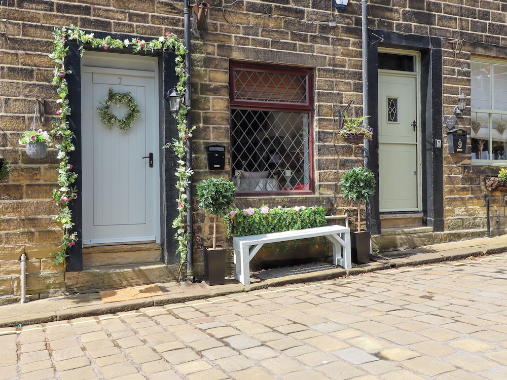 The Snug on the Cobbles