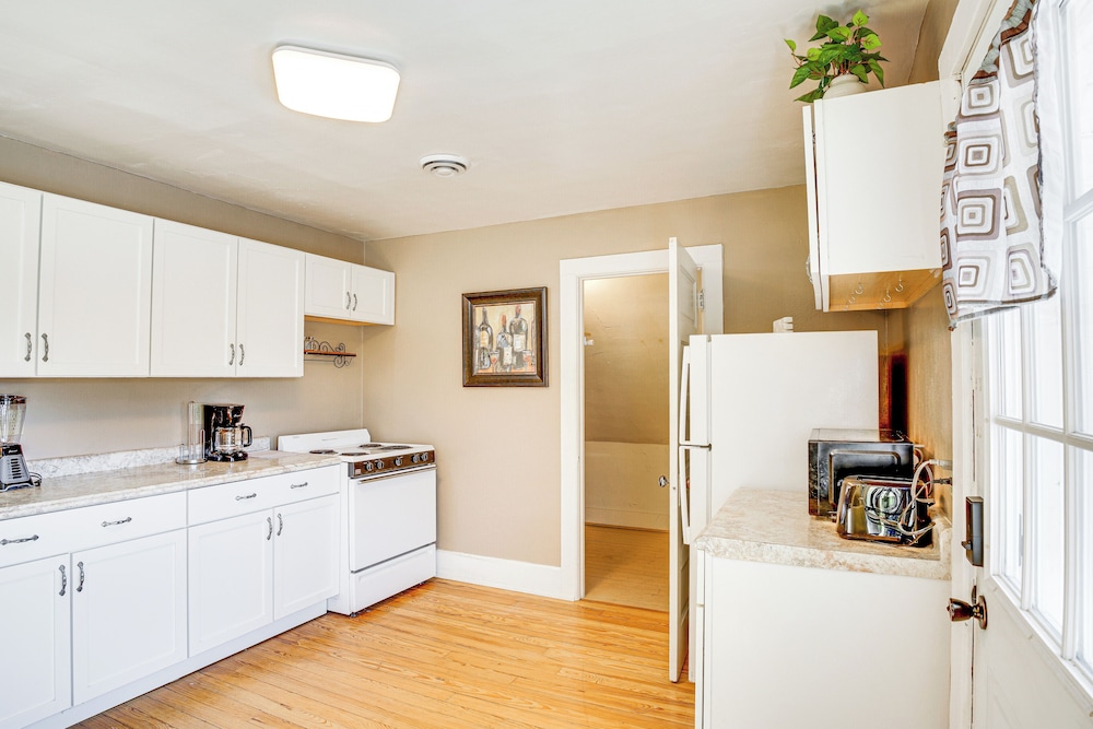 2 Mi to Dtwn: Studio Suite in Sheboygan