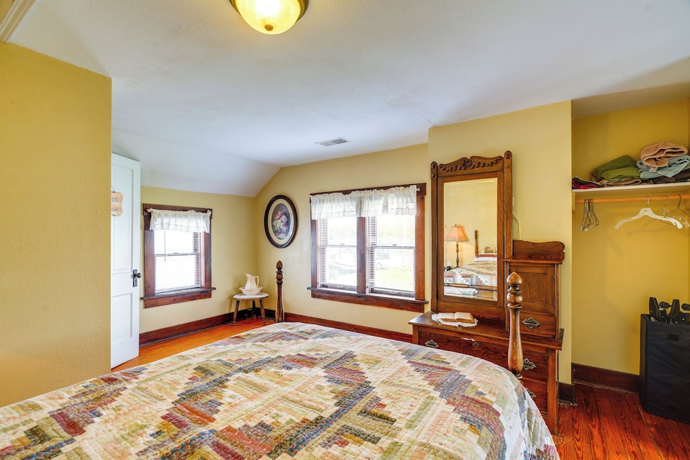 Spacious Owensville Getaway w/ Winery On-site! view 4