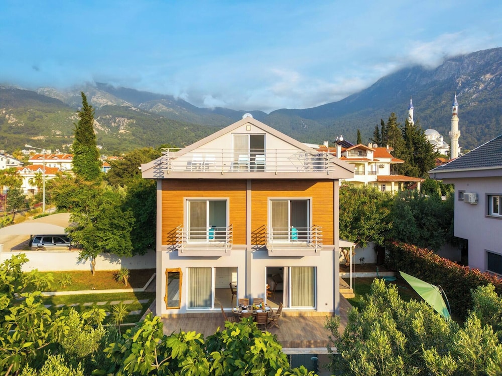 Ölüdeniz Plajına Yakın 3 Yatak Odalı Villa