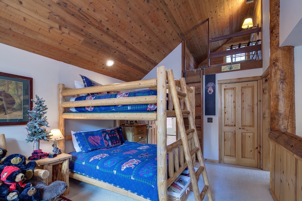 Diamond Peak 2 3 Bedroom Home