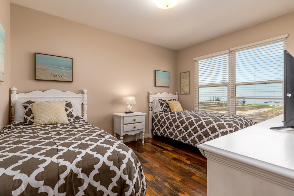 Tropical Paradise - North Side Beach Beauty! Pet Friendly - Swimming, Kayaking, Boating Or Fishing Are Just Steps Away! 4 Bedroom Home by RedAwning view 2