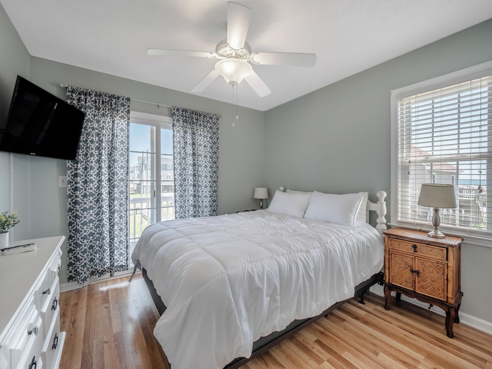 Skipper's Hideout by Topsail Realty