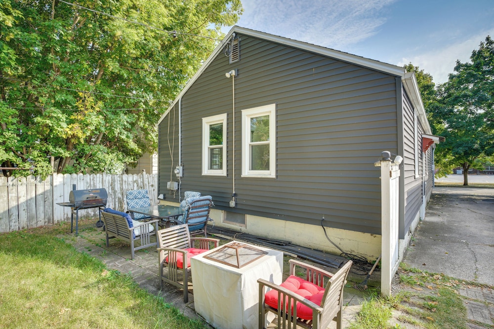 Walk to Main St Fond du Lac: Retreat w/ Yard