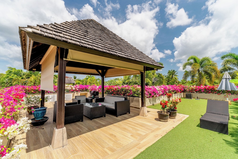 Exotic Pool Villa Solandra in Bangtao