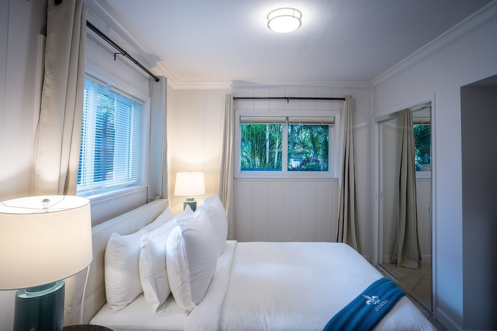 Walk to Wilton Drive - Spacious Quiet Villa 1