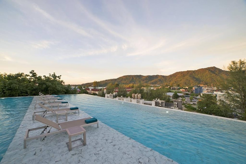 Modern Condo With Full sea View, 4 min Walk to Kamala Beach