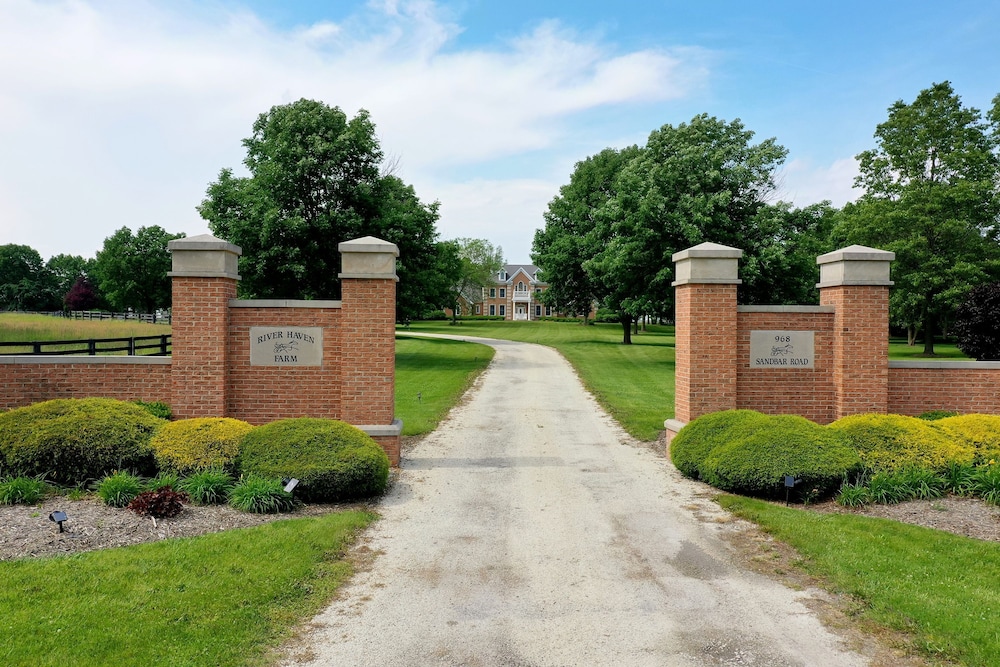 Private Riverbank 27-acre Estate 1 hr From Chicago