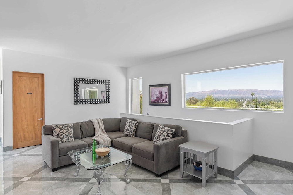 Luxe LA Escape w/ Pool, Views & Game Room Alta Vista Estate by Avantstay
