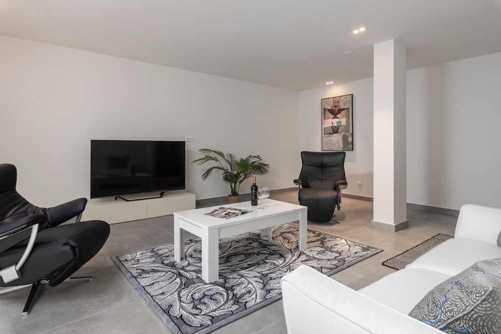 Villa Superior 1 - Casangular by Upper