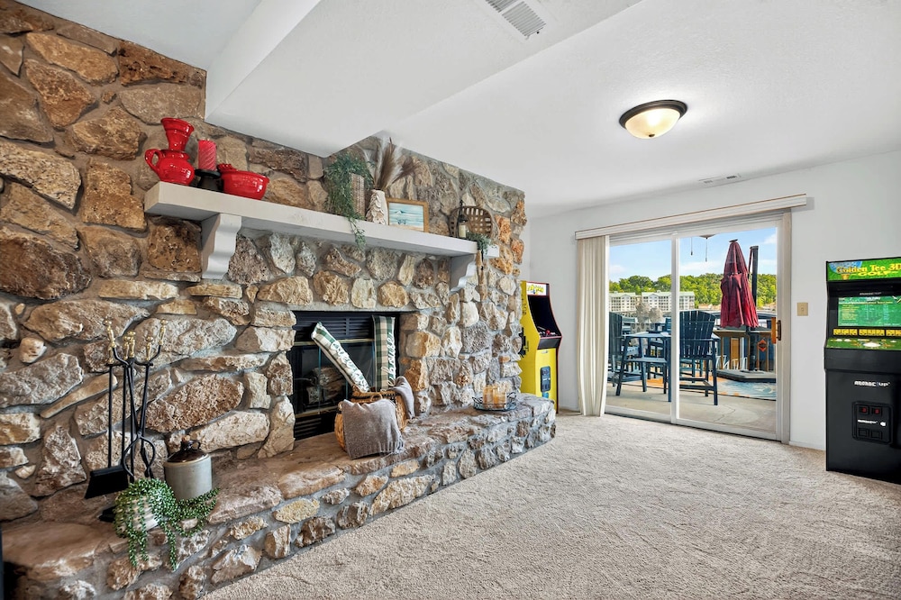 Lake Home Oasis - Sleeps 18
