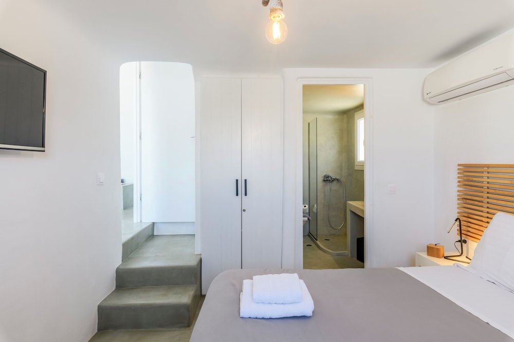 Mykonist Merchia Beach Villas & Suites