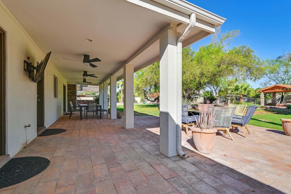 Private Paradise Valley Oasis: Hot Tub, Large Yard